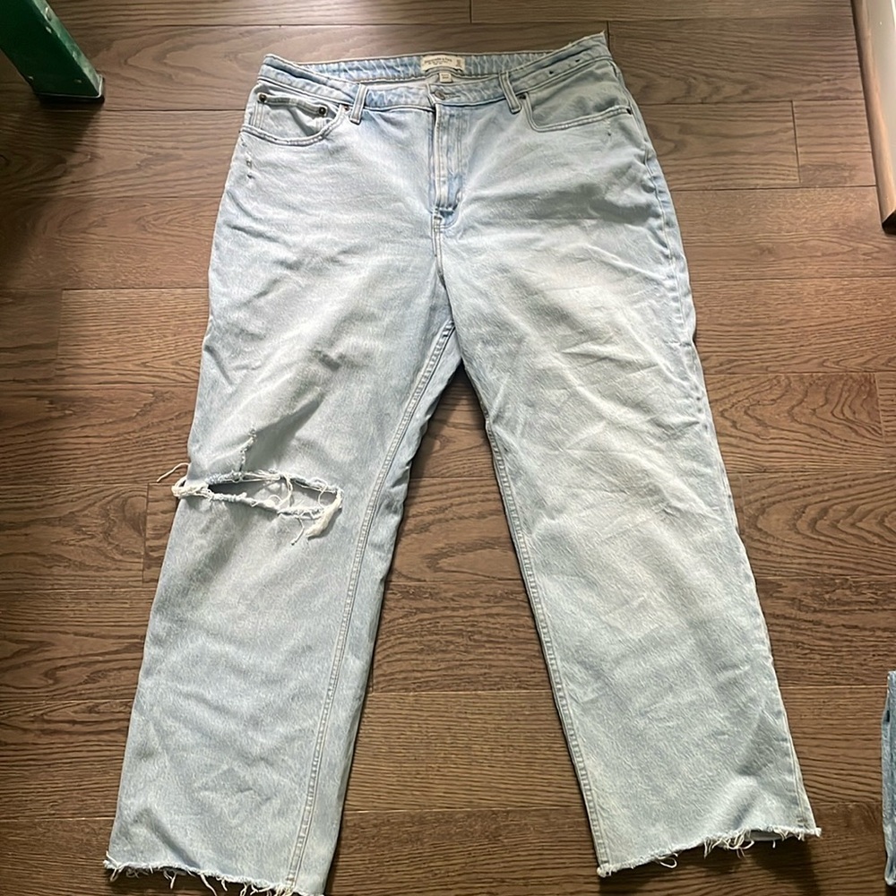 Abercrombie Curve Love 90s Relaxed High Rise Jean